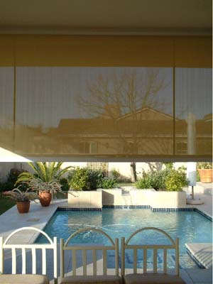 Outdoor rollerscreen